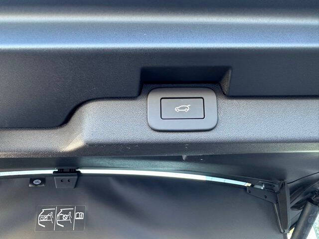 2025 Land Rover Discovery P300 Dynamic SE