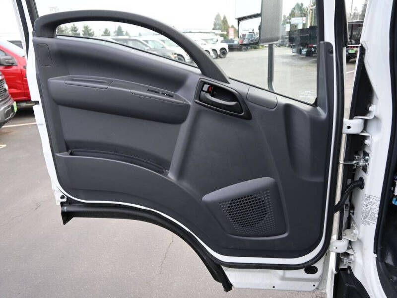 2024 Isuzu NPR HD 1F2