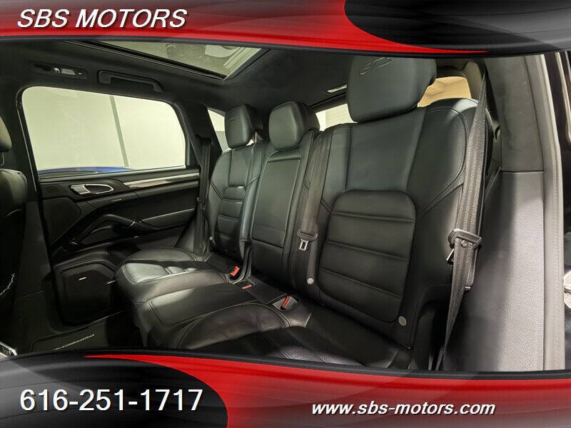 2016 Porsche Cayenne GTS