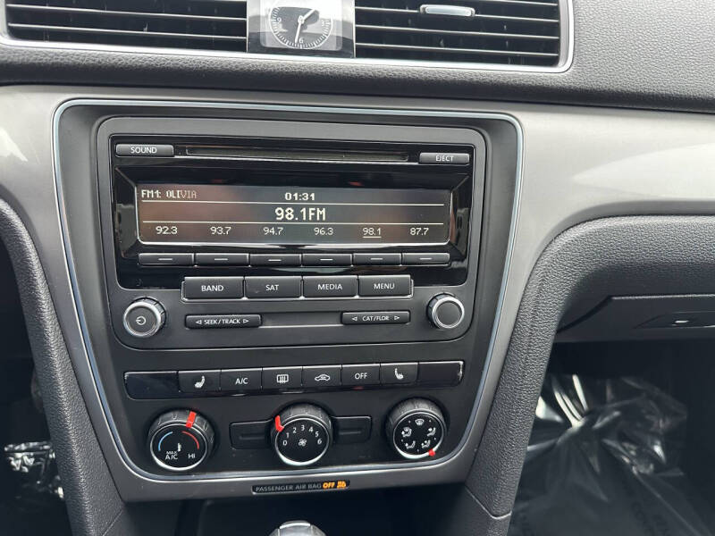 2014 Volkswagen Passat 1.8T Wolfsburg Edition PZEV