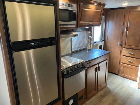 2017 Lance Camper M-1995