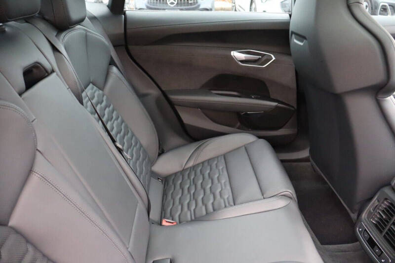 2023 Audi e-tron GT quattro Premium Plus