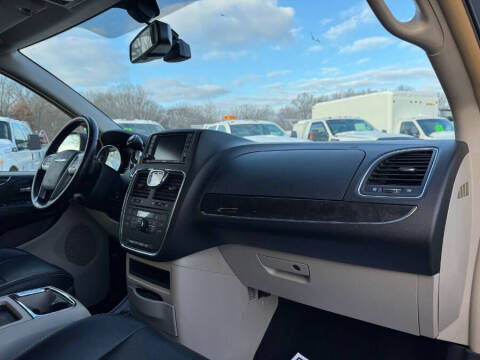 2011 Chrysler Town and Country Touring-L