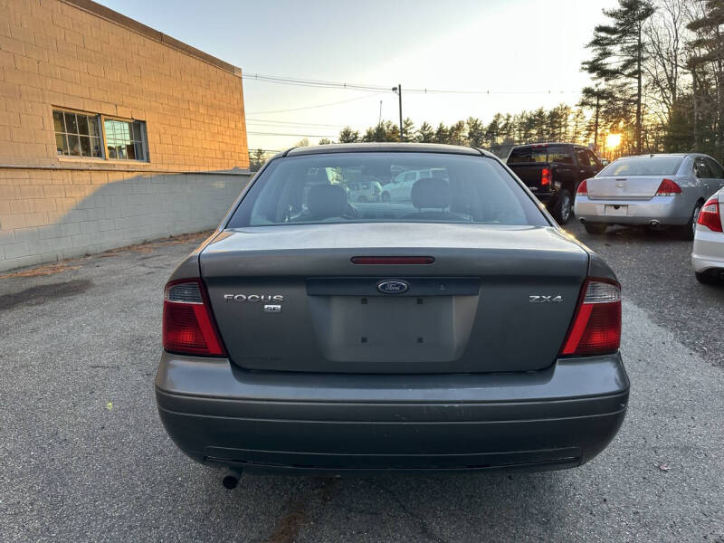 2005 Ford Focus ZX4 SE
