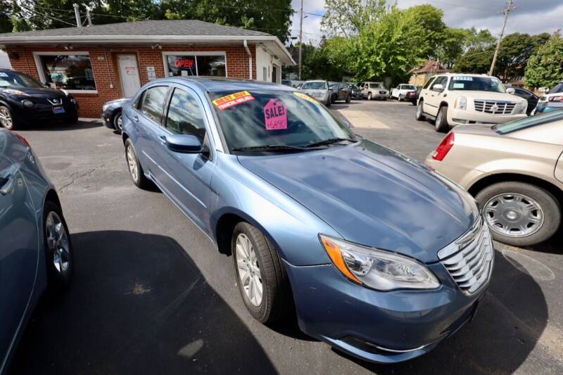 2011 Chrysler 200 for sale in Milwaukee, WI