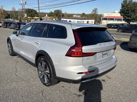 2025 Volvo V60 Cross Country B5 Plus