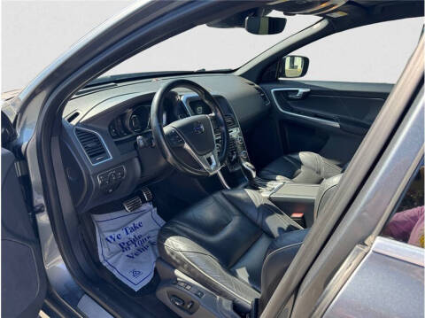 2017 Volvo XC60 T6 R-Design