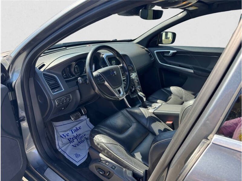 2017 Volvo XC60 T6 R-Design