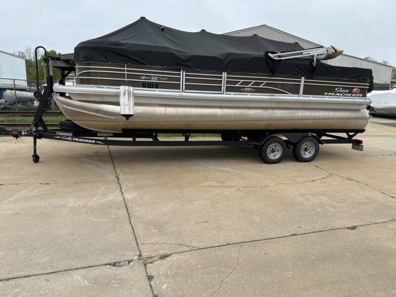 2023 Tracker Sport Fish 22 DLX