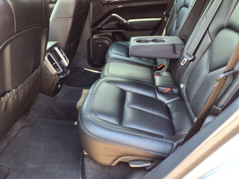 2017 Porsche Cayenne Platinum Edition