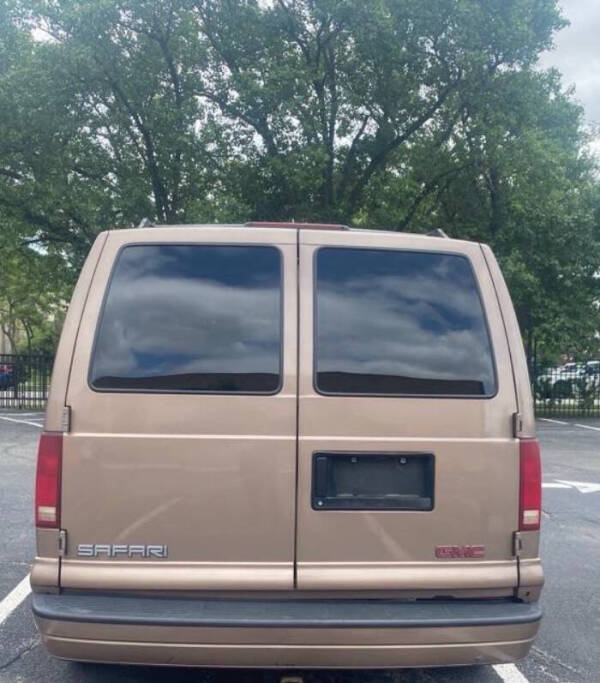 2002 GMC Safari SLE