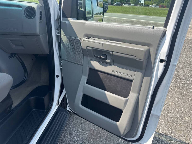 2013 Ford E-Series E-350 SD XLT