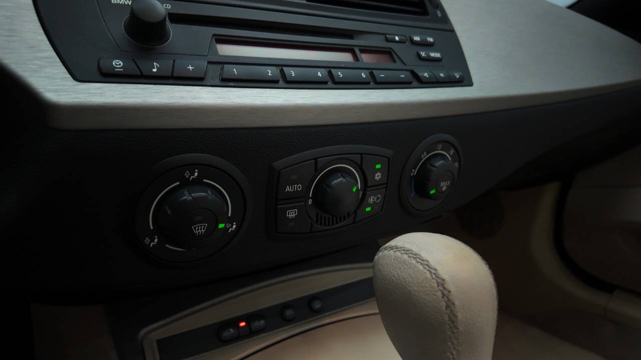 2005 BMW Z4 34
