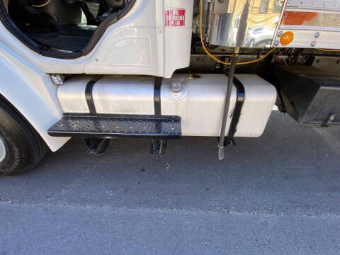 2005 Freightliner M2 106