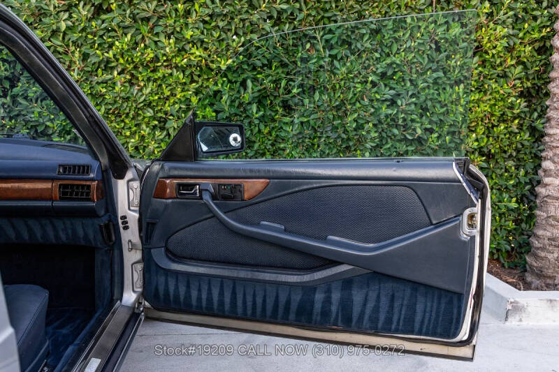 1987 Mercedes-Benz 560-Class 560 SL