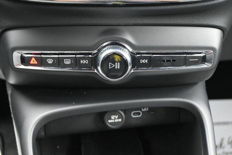 2024 Volvo XC40