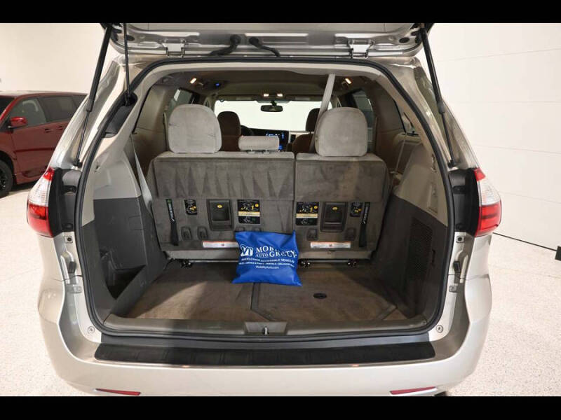 2015 Toyota Sienna LE Mobility 7-Passenger