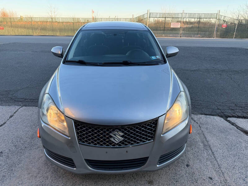 2013 Suzuki Kizashi SE photo 3