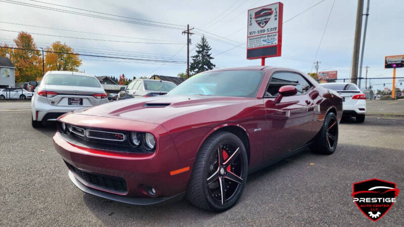 2017 Dodge Challenger R/T's photo