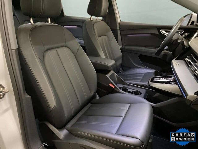 2024 Audi Q4 e-tron quattro Premium Plus 50