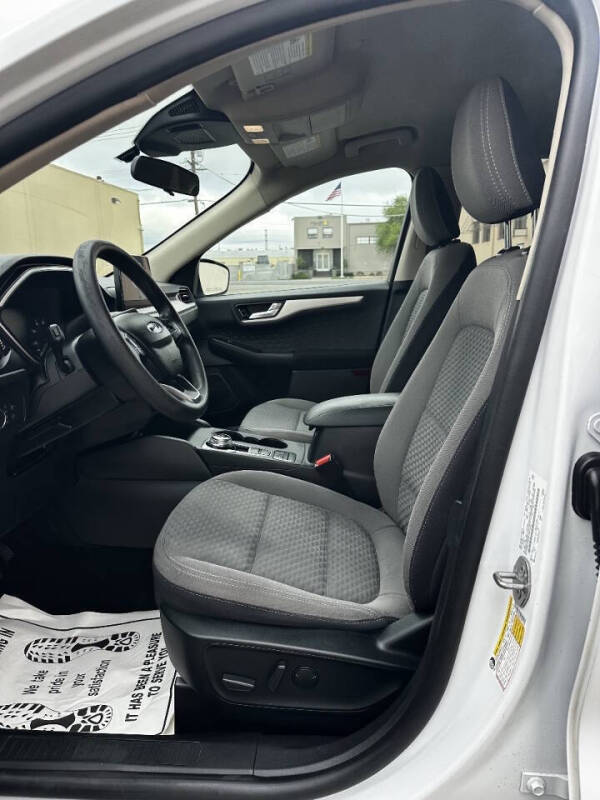2020 Ford Escape SE