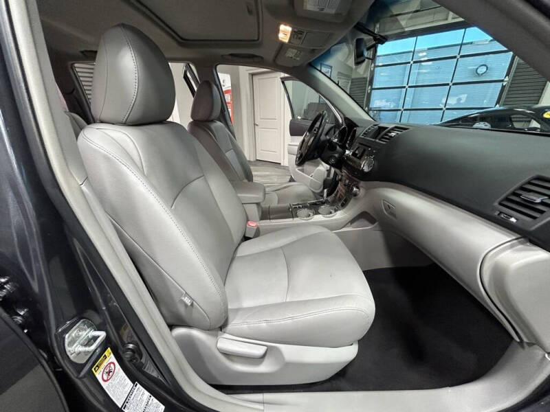 2011 Toyota Highlander SE