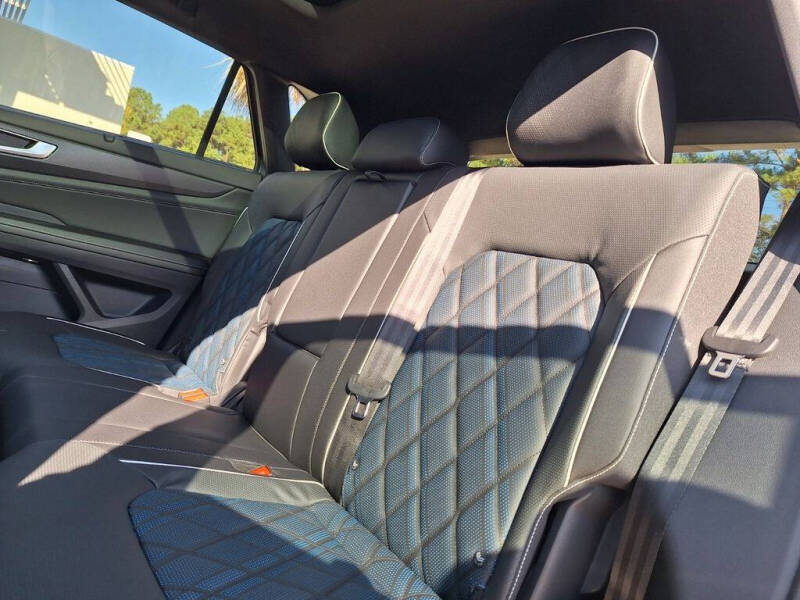 2026 Volkswagen Atlas Cross Sport SEL Premium R-Line 4Motion