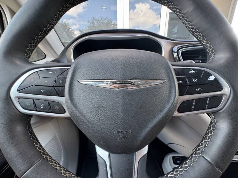 2022 Chrysler Voyager LX