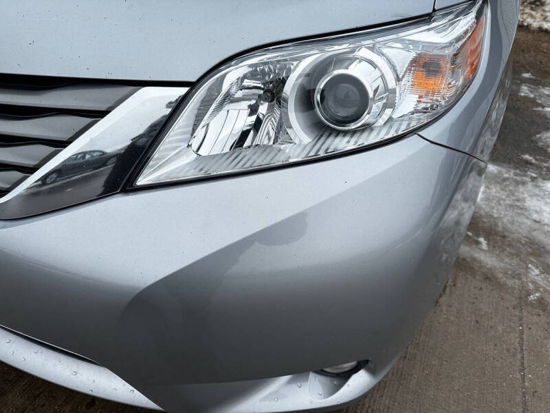 2012 Toyota Sienna XLE 8-Passenger