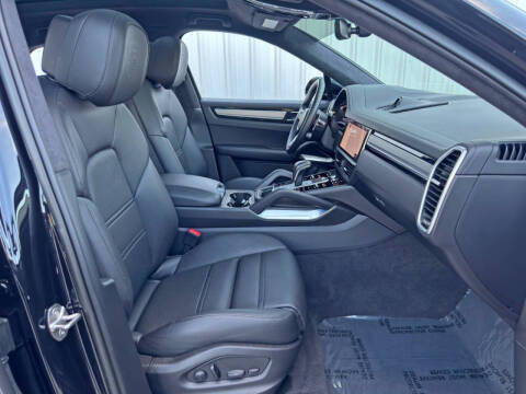 2021 Porsche Cayenne Turbo S E-Hybrid Coupe