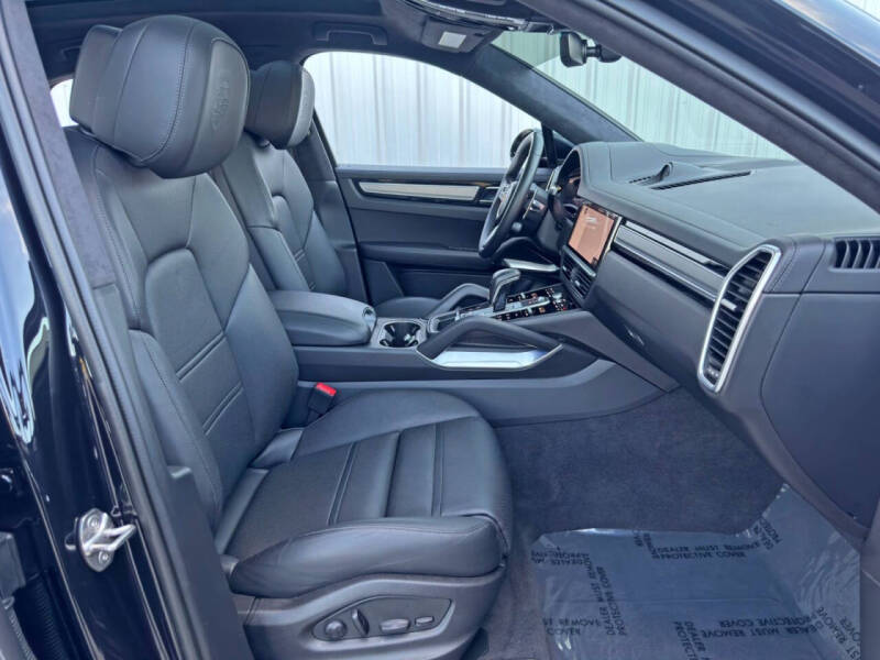 2021 Porsche Cayenne Turbo S E-Hybrid Coupe