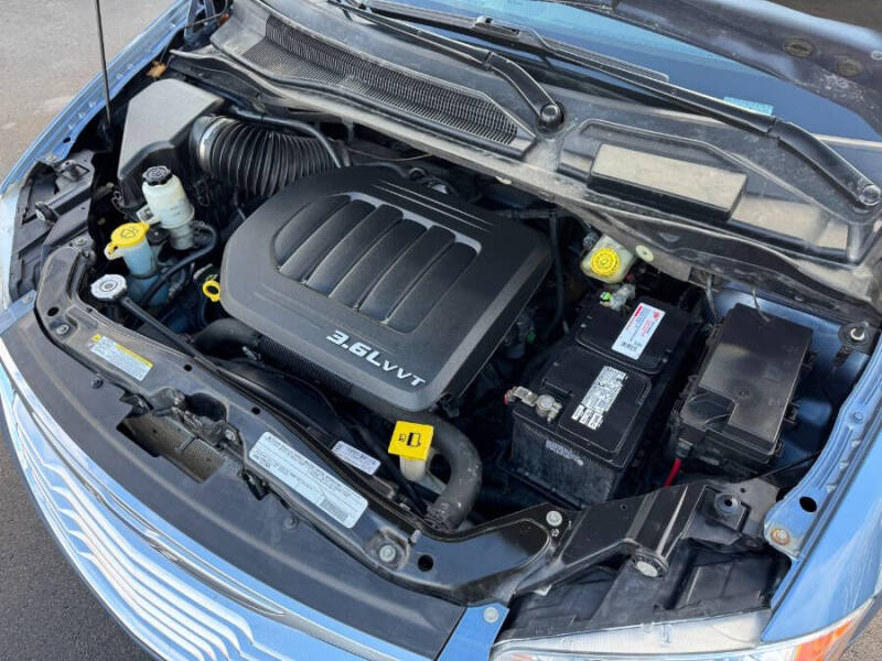 2011 Chrysler Town and Country Touring-L