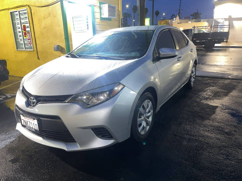 2015 Toyota Corolla LE photo 3