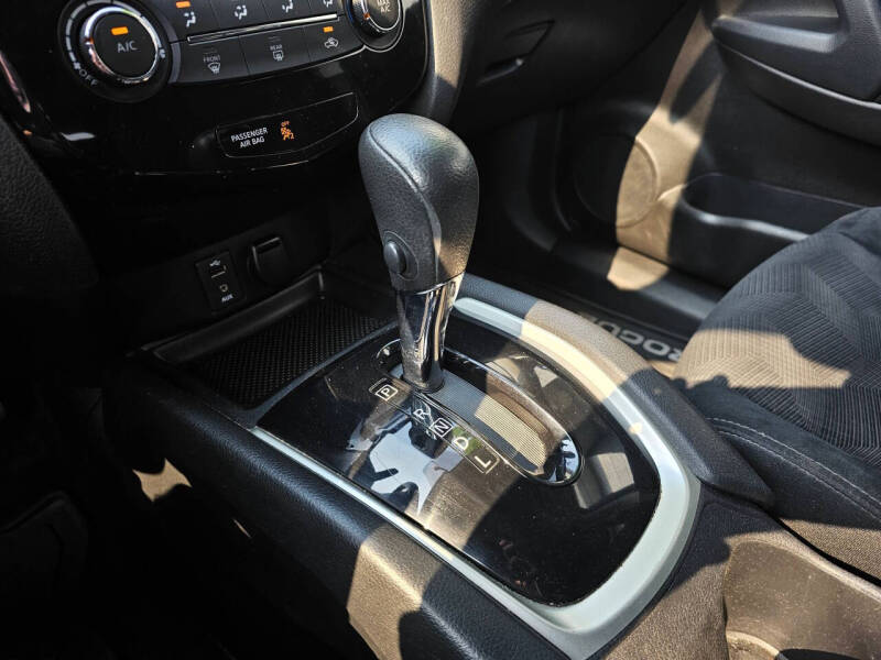 2016 Nissan Rogue SV