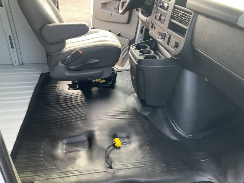 2025 Chevrolet Express 3500