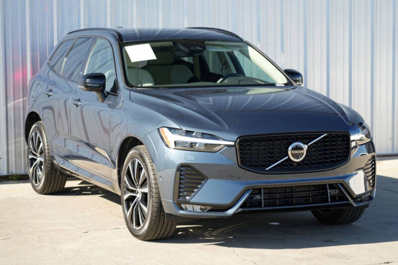 2023 Volvo XC60 B5 Plus Dark Theme