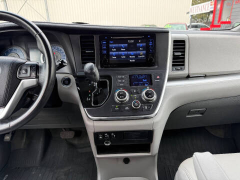 2016 Toyota Sienna XLE 8-Passenger