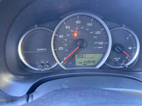 2014 Toyota Yaris 5-Door LE