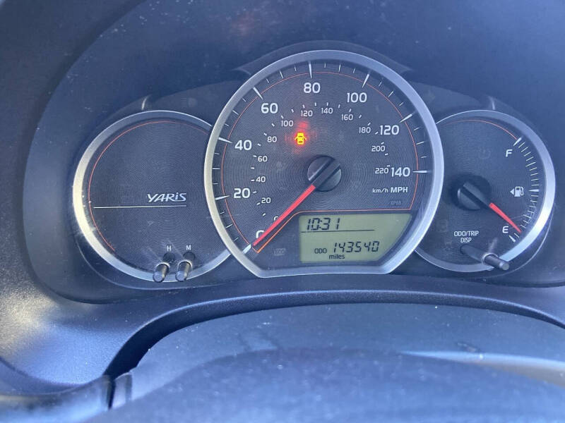 2014 Toyota Yaris 5-Door LE