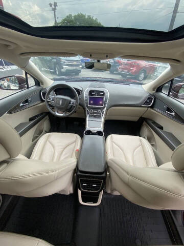 2019 Lincoln Nautilus Select
