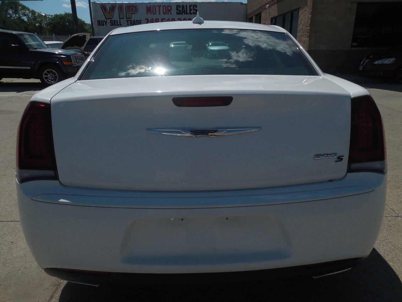 2019 Chrysler 300 for sale at VIP Motor Sales in Hazel Park, MI