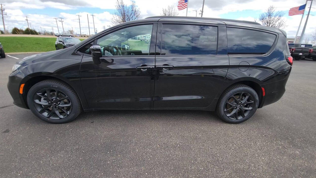 2024 Chrysler Pacifica for sale at Victoria Auto Sales in Victoria, MN