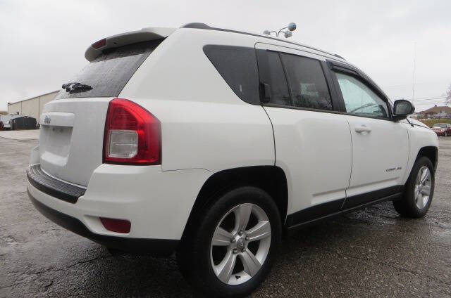 2013 Jeep Compass null photo 24