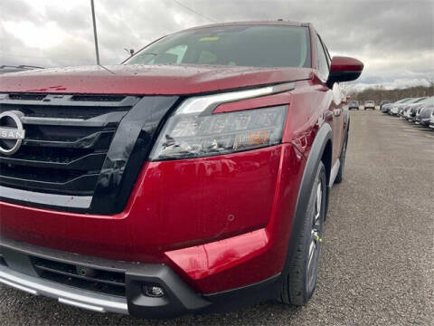 2025 Nissan Pathfinder SL