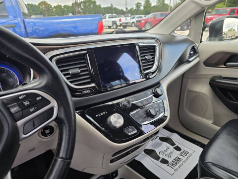 2017 Chrysler Pacifica Touring-L Plus