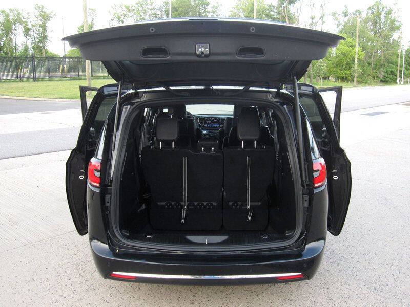 2025 Chrysler Pacifica Select