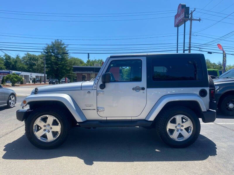 2012 Jeep Wrangler Sahara photo 2