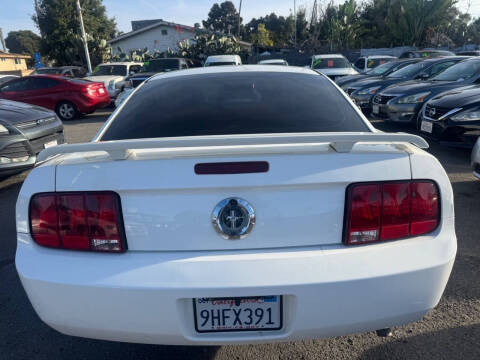 2006 Ford Mustang V6 Deluxe