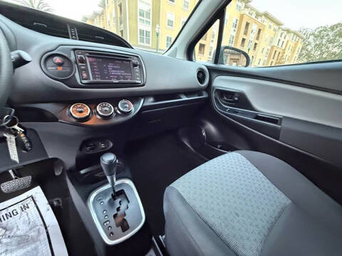 2016 Toyota Yaris 3-Door LE