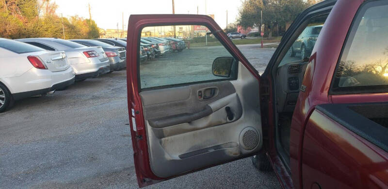 2000 Chevrolet S-10 LS